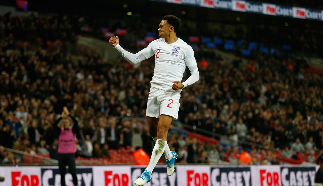 Selebrasi gol kedua bagi timnas Inggris, Trent Alexander-Arnold pada menit ke-25 memanfaatkan umpan J. Sancho pada laga persabahatan kontra Amerika Serikat yang berlangsung di Stadion Wembley, Inggris. Timnas Inggris menang 3-0. (AFP/Ian Kington)