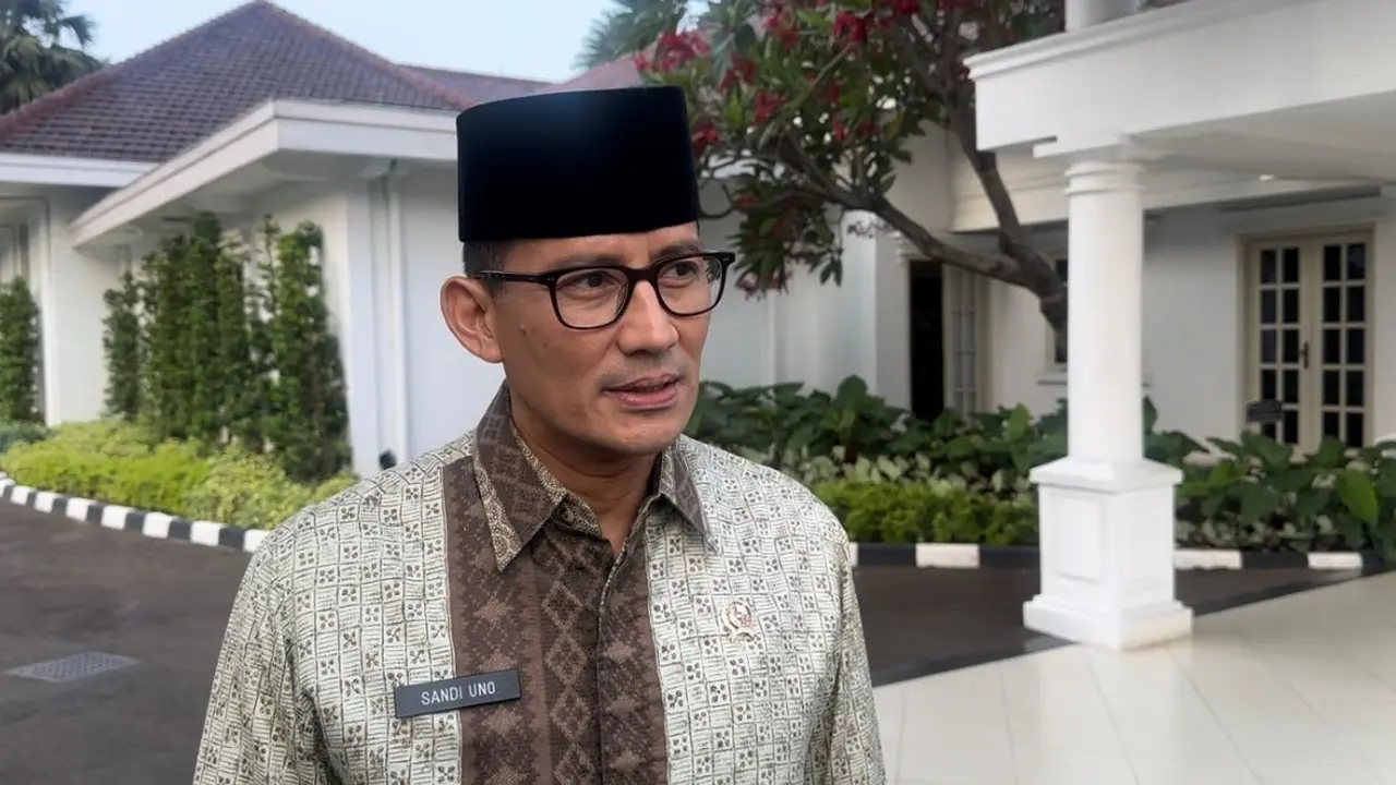 Menparekraf Sandiaga Salahuddin Uno gerak cepat memajukan pariwisata dan ekonomi kreatif tanah air melalui berbagai program unggulan yang melibatkan peran aktif masyarakat.