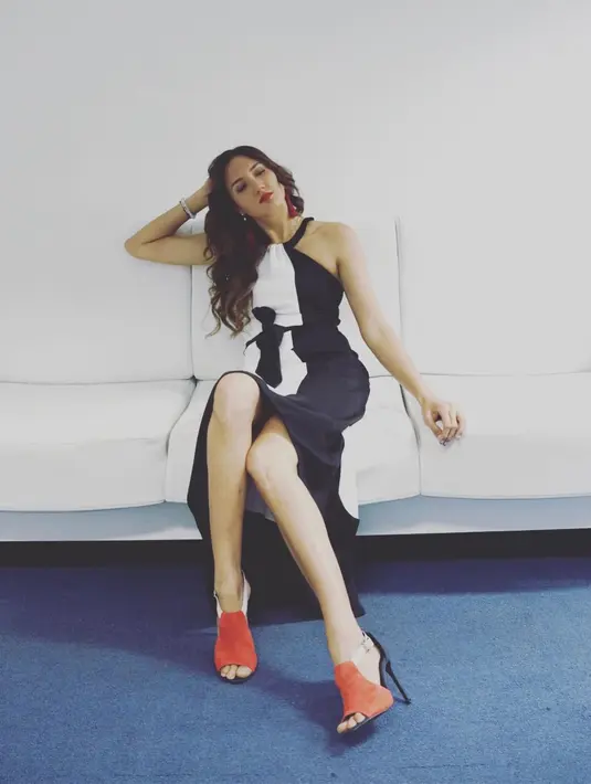 Selain itu, wanita cantik kelahiran 8 Mei 1984 ini juga gemar dengan dunia traveling. (foto: instagram.com/nadinelist)