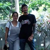 Di balik layar film ‘The Wedding and Bebek Betutu’, Mieke ambil peran sebagai produser sedangkan Tora sebagai eksekutif produser. (Wimbarsana/Bintang.com)