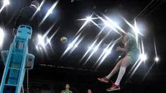 Pemain Bulgaria, Todor Aleksiev, memukul bola ke arah pertahanan Turki dalam babak perempat final voli putra Pesta Olah Raga Eropa 2015 di Baku, Azerbaijan. Rabu (24/6). (AFP PHOTO/KIRILL KUDRYAVTSEV)