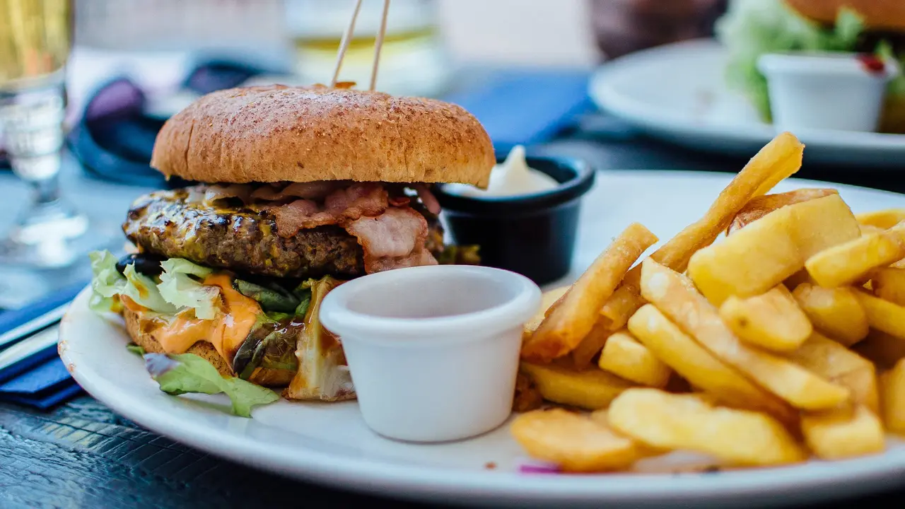 Hobi Mengkonsumsi Junk Food