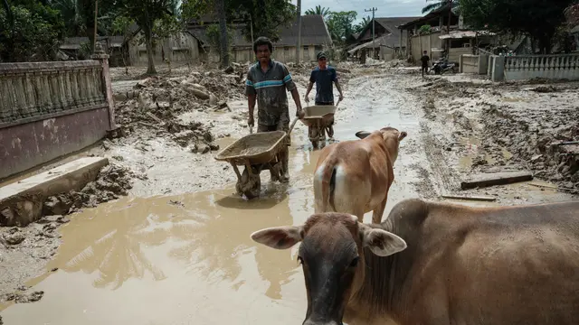 Di Tengah Keterbatasan, Warga Aceh Tamiang Mulai Bersihkan Rumah Mereka