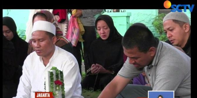 Suasana Haru Iringi Pemakaman Keluarga Pegawai PLN Korban Tsunami Anyer