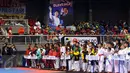 Karateka berbaris saat upacara pembukaan Kejuaraan Karate se Asia Tenggara di Jakarta, Kamis (25/2/2016). 1418 karateka dari Indonesia, Malaysia dan Singapura ikut dalam kejuaraan ini. (Liputan6.com/Helmi Fithriansyah)