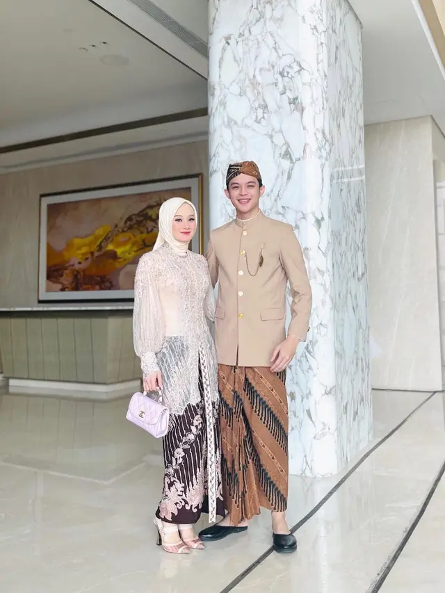 Dipuji Tetap Langsing, Ini 6 Potret Dinda Hauw Pasca 2 Bulan Melahirkan