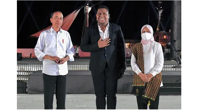 6 Momen Iriana Jokowi Lambaikan Tangan Ajak Andmesh Kamaleng Foto Bareng, Tuai Pujian