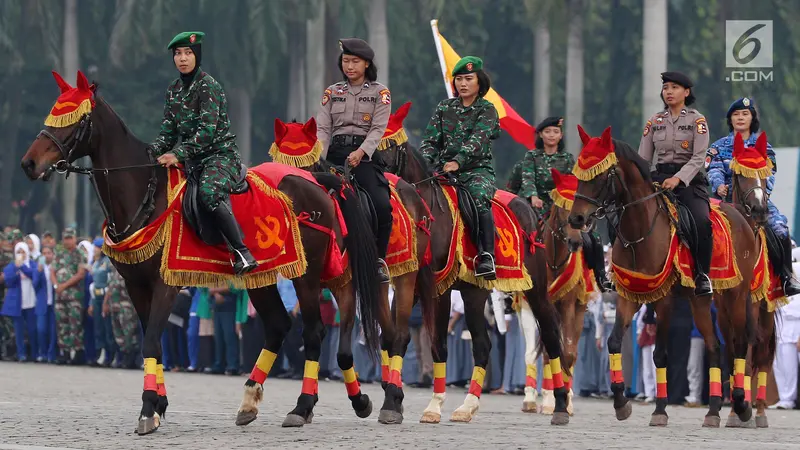 Atraksi Ratusan Perempuan TNI Polri