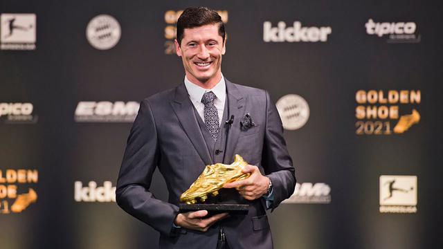 Foto: Lionel Messi Sabet Ballon d'Or 2021 Berkat Superior dalam Gelar Individu Dibandingkan Robert Lewandowski