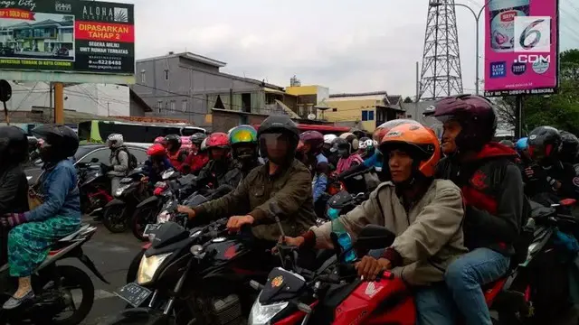 Ribuan Kendaraan Roda Dua Melintasi Pantura