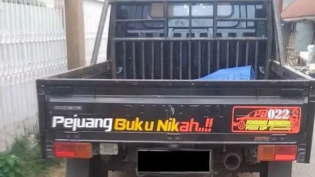 6 Pesan Nyeleneh di Mobil Pick-up Ini Bikin Geleng Kepala