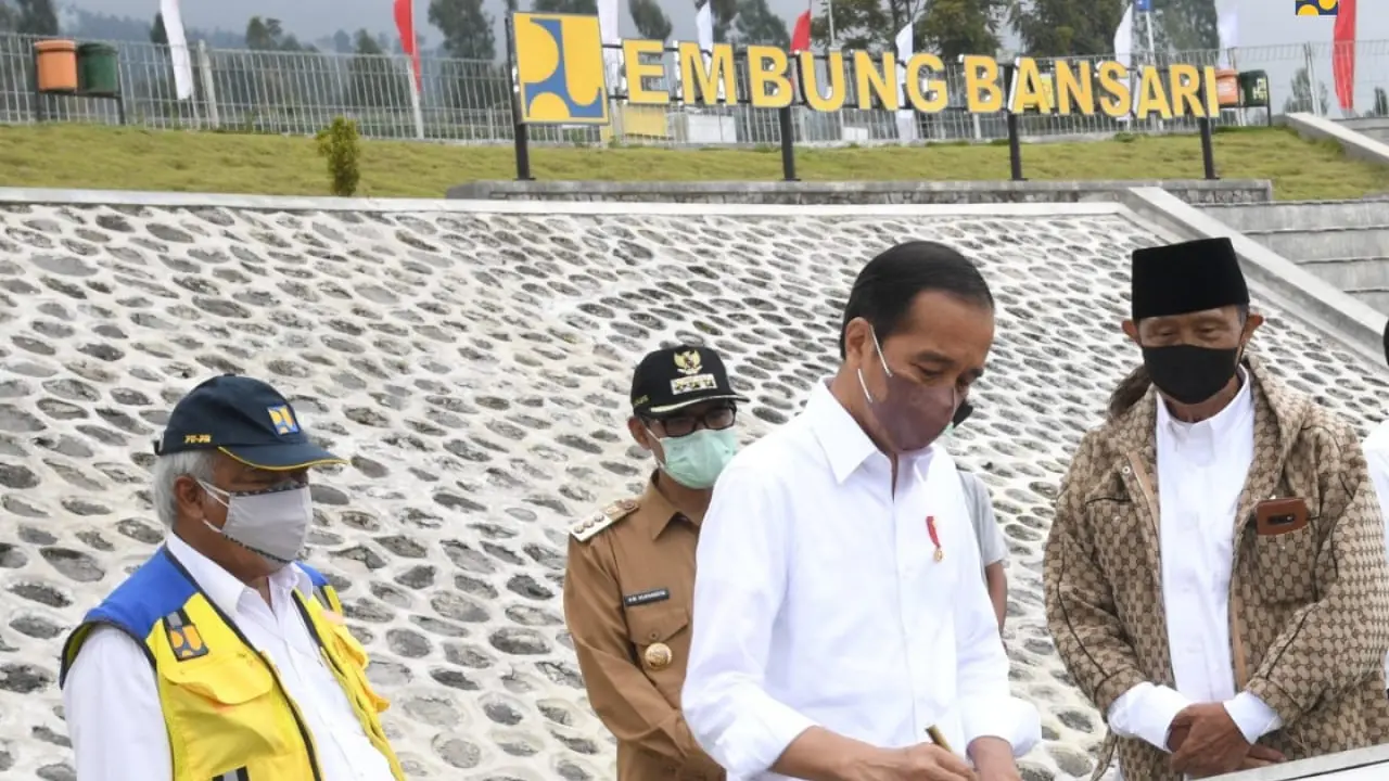 Presiden Jokowi meresmikan 4 embung di Jawa Tengah