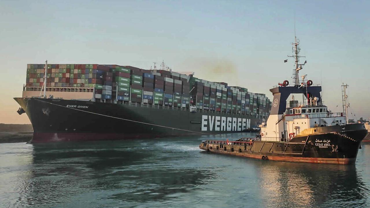 FOTO: Kapal Kargo Ever Given Berhasil Dievakuasi dari Terusan Suez