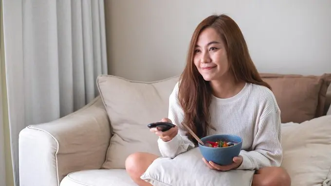 Ilustrasi menonton televisi/freepik.com/farknot