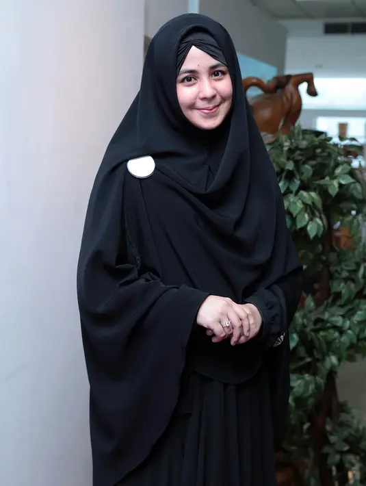 Meski sedang mendapatkan banyak ujian, Indadari bisa kuat dengan permasalahan yang sedang dihadapi. Hal itu diungkapkan oleh Risty Tagor yang memang sudah bersahabat sejak lama saat ketemu belum lama ini. (Deki Prayoga/Bintang.com)