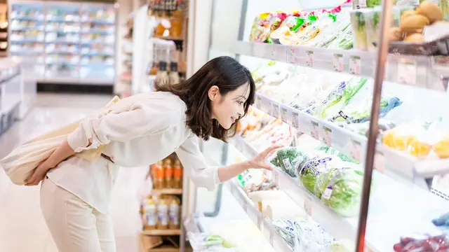 Ilustrasi belanja di supermarket