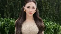 5 Model Kebaya Mahalini di Pernikahan Ranggaz Laksmana, Warna Champagne yang Elegan
