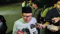Bakal cawapres Muhaimin Iskandar alias Cak Imin usai menghadiri Maulid Akbar Nabi Muhammad SAW di Masjid Raya Ittihad, Tebet, Jakarta Selatan, Kamis malam (13/10/2023). (Liputan6.com/Winda Nelfira)