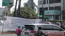 Spanduk sosialisasi sistem ganjil genap terpasang di kawasan Jalan Fatmawati Raya, Jakarta, Jumat (9/8/2019). Sosialisasi perluasan sistem ganjil genap dilakukan mulai 7 Agustus hingga 8 September 2019. (Liputan6.com/Faizal Fanani)
