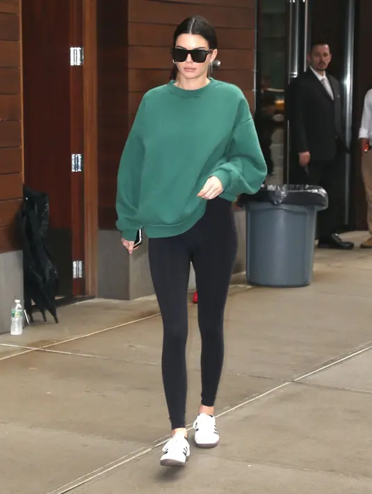 "Hati Kendall Jenner sedih saat ia membaca bullyan dan caci maki tentang tubuhnya dan juga keluarganya," terang sumber. (CelebMafia)