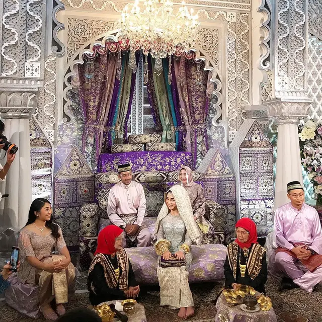 7 Potret Malam Bainai Nikita Willy, Penampilannya Curi Perhatian