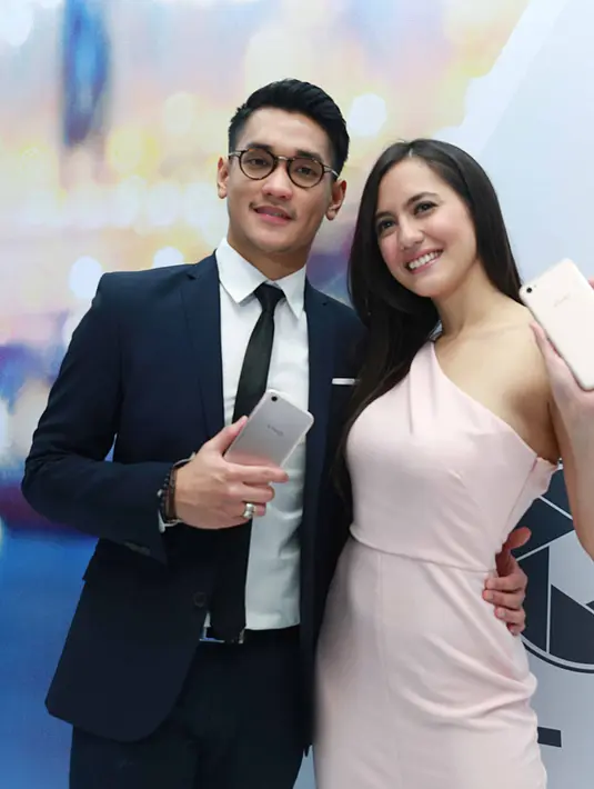 Penyanyi kelahiran Jakarta 27 tahun silam itu mengaku bahwa mengenal Pevita Pearce sejak lama. Bahkan, sebelum dirinya sebagai penyanyi. (Nurwahyunan/Bintang.com)