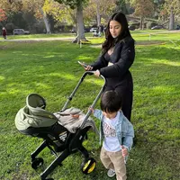 Nikita Willy saat Dorong Stroller Putra Ke-2 di Hari Pertama Tahun 2025. [@yorafebrina]