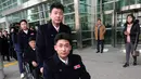 Atlet Korea Utara tiba untuk berpartisipasi dalam Paralimpiade Pyeongchang 2018 di Paju, Korea Selatan, Rabu (7/3). Delegasi termasuk enam atlet, seorang ofisial, dan seorang penerjemah bahasa isyarat. (Ahn Young-joon/POOL/AFP)