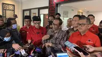 Menteri Koordinator Politik Hukum dan Keamanan (Menkopolhukam) Mahfud MD saat berada di Kantor PDIP, Jakarta. (Liputan6.com/Delvria Hutabarat)