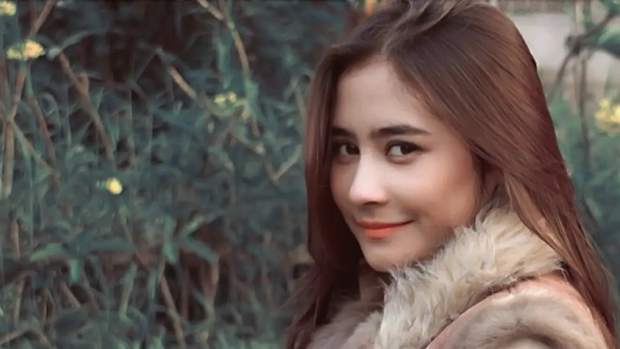 Prilly Latuconsina 