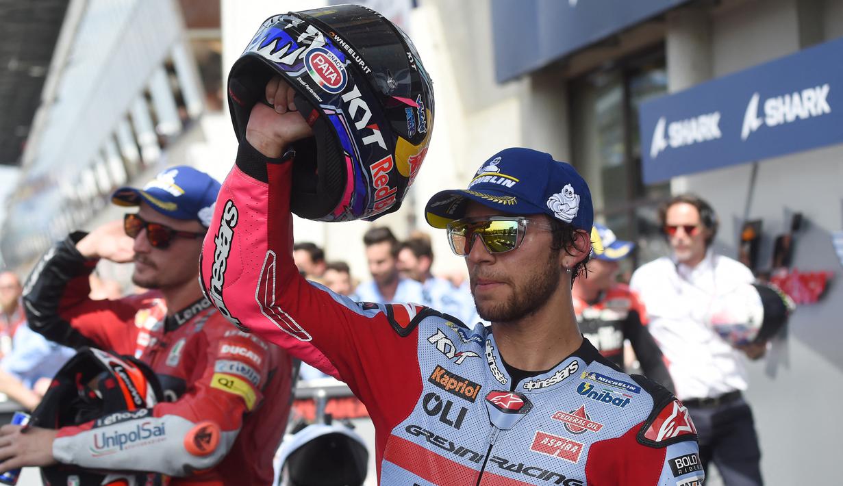 Enea Bastianini mencatat waktu tercepat dalam balapan sepanjang 27 lap dengan waktu 41 menit 34,613 detik. (AFP/Jean-Francois Monier)