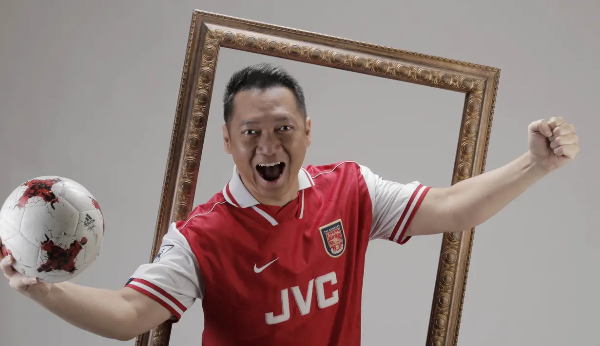 Edwin Setyadinata mempunyai lebih dari 400 jersey. (Bola.com/M Iqbal Ichsan)