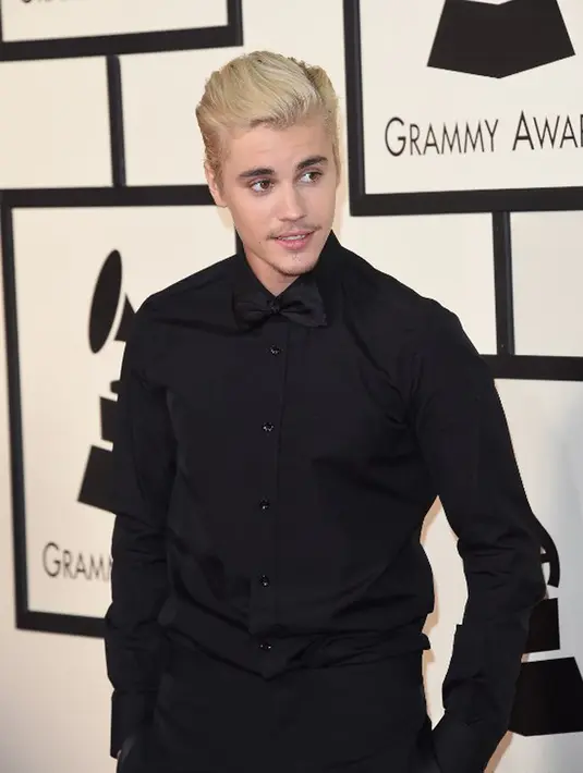 Kasus terbaru, Justin Bieber belum lama ini terlibat kasus dengan paparazzi di mana ia menabraknya ketika baru pulang dari gereja.  (AFP/Jason Merrit)