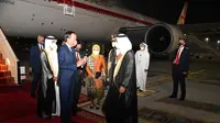 Presiden Jokowi dan rombongan tiba di Abu Dhabi, PEA. Jokowi akan menjalin kerja sama di bidang perdagangan dan investasi. (Foto: Biro Pers Sekretariat Presiden)