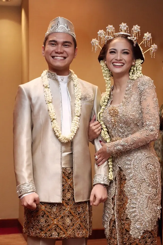 Acha Septriasa dan Vicky Kharisma menikah. (Dok. Bintang.com)