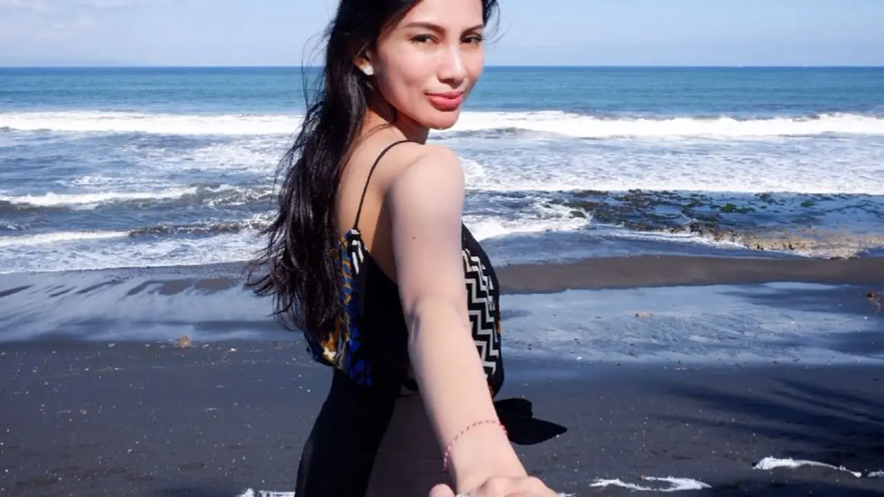 Jarang Terkespos, Ini 6 Pesona Tribuana Tungga Dewi Istri Bambang Pamungkas