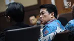 Kakak terdakwa korupsi e-KTP Andi Narogong, Dedi Priyono menjadi saksi sidang lanjutan dugaan korupsi e-KTP dengan terdakwa Setya Novanto di Pengadilan Tipikor, Jakarta, Senin (5/2). Sidang menghadirkan tiga saksi. (Liputan6.com/Helmi Fithriansyah)