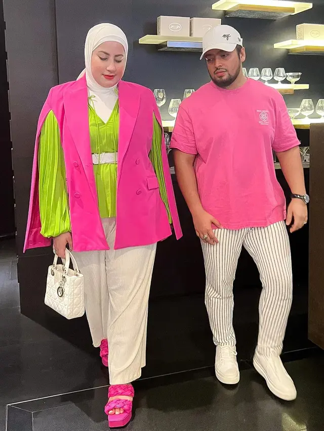 7 Potret Mesra Tasyi Athasyia dan Suami, Kerap Bikin Netizen Iri