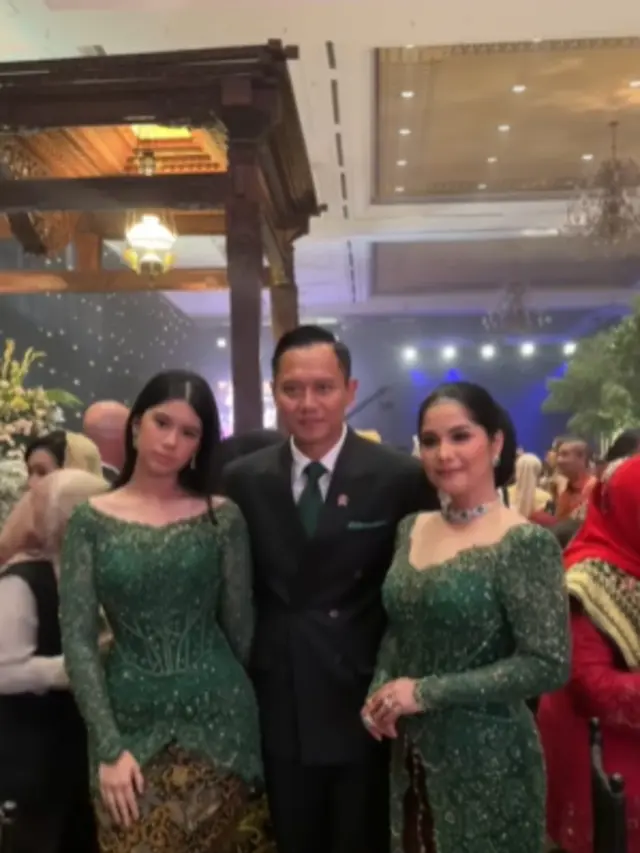 Gaya Annisa Pohan di Acara Ngunduh Mantu Al Ghazali dan Alysa Daguise /Instagram @agusyudhoyono