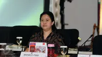 Menko PMK, Puan Maharani bersiap memimpin Rakor Persiapan Pelaksanaan TAFISA World Games 2016 di Jakarta, Rabu (31/8). Rakor dihadiri Menpora Imam Nahrawi dan instansi terkait. (Liputan6.com/Helmi Fithriansyah)