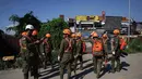 Tim penyelamat bersiap untuk operasi pencarian menyusul gempa bumi di General Santos, Filipina, Selasa, 9 Juni 2026. (AP Photo/Basilio Sepe)