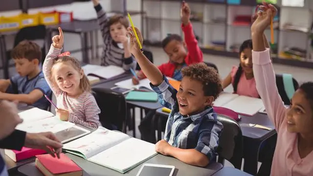 Ceritakan sahabatnya di sekolah