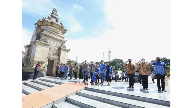 Kenang 3 Tahun Kepergian Ani Yudhoyono, Ini 7 Momen Keluarga SBY Ziarah Makam