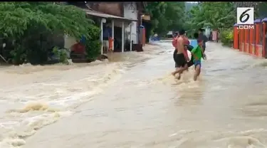 Banjir melanda kecamatan Puring, Kebumen. Ratusan rumah terendam air, akibatnya ratusan warga dievakuasi ke tempat yang aman.