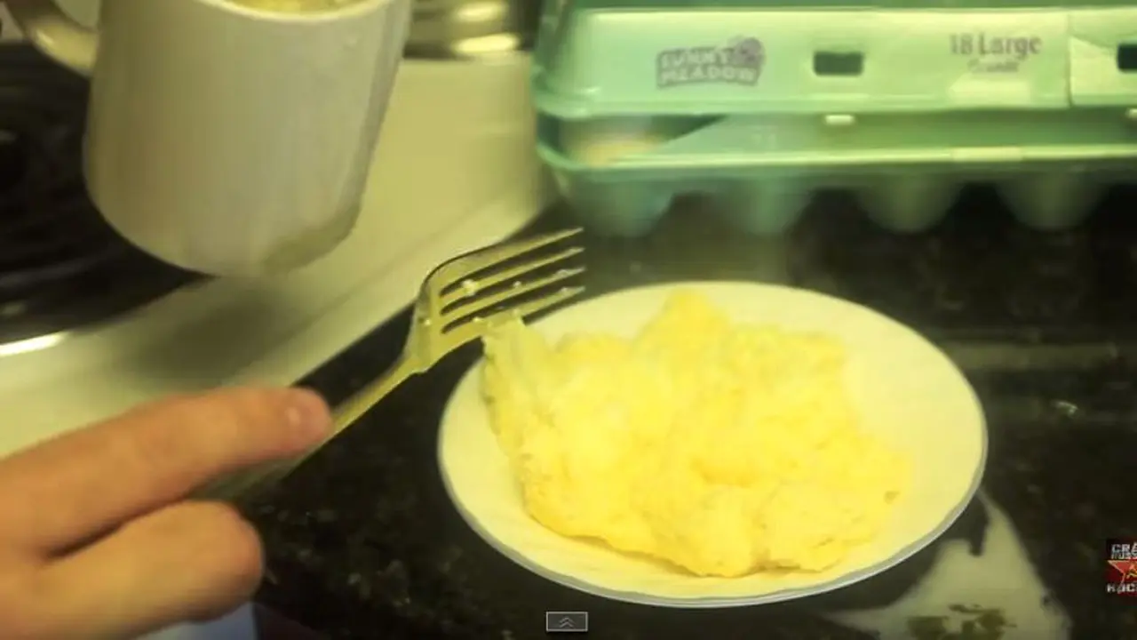 3 Cara Super Kreatif Masak Telor Pakai Microwave Buat Anak Kost