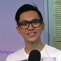 Parodi Ayu Ting-ting kini tengah menjadi perhatian di sosial media. Kelucuan dalam parodi yang membawakan lagu terbaru Ayu berjudul Sambalado, menarik perhatian Brandon untuk turut mengkomentari parodi tersebut.