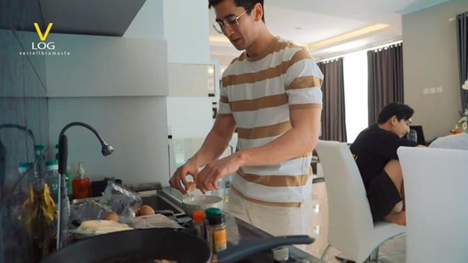 6 Potret Dapur Verrell Bramasta, Berkonsep Minimalis Modern (sumber: YouTube VRL Bramasta)