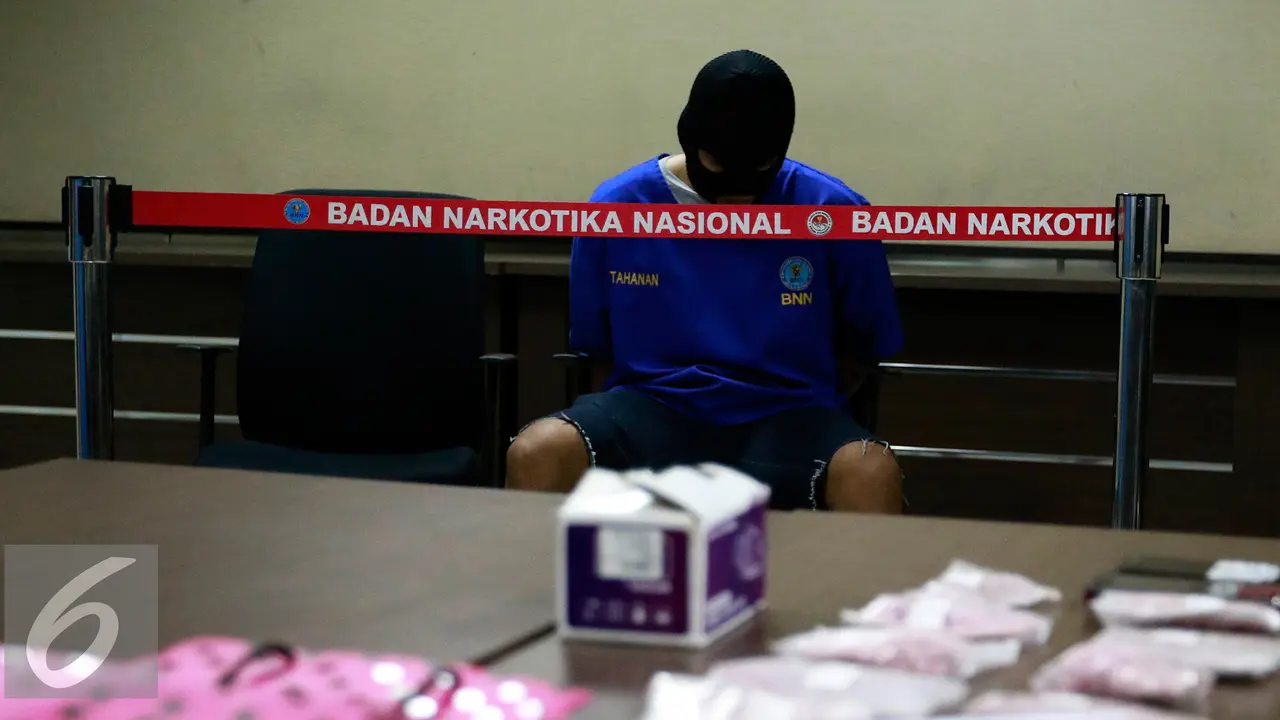 20151026-BNN-Tangkap-Uknum-TNI-AD-yang-Terlibat-Peredaran-Ektasi-Jakarta-Budi-Waseso