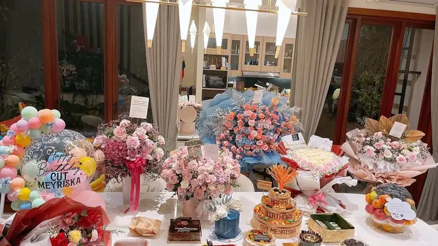 Banjir Hadiah, Ini 6 Momen Ulang Tahun Cut Meyriska Ke-28