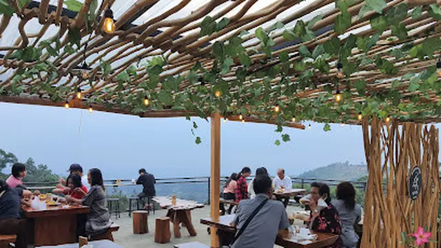 9 Rekomendasi Coffee Shop View Gunung di Bogor, Pemandangan Menenangkan